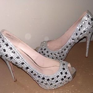 LAUREN LORRAINE SILVER RHINESTONE PEEP TOE 10